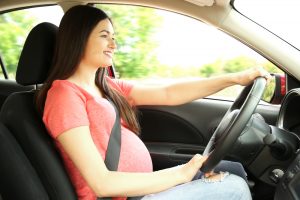 Embarazada conduciendo